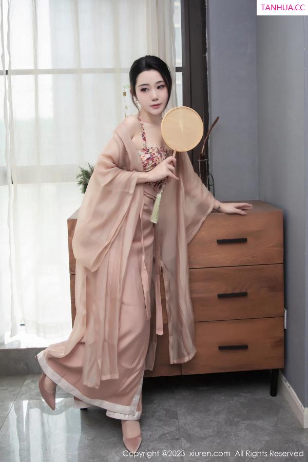   [XiuRen]高清写真图 2023.03.23 No.6457 严利娅Yuliya 汉服美臀第12张图片